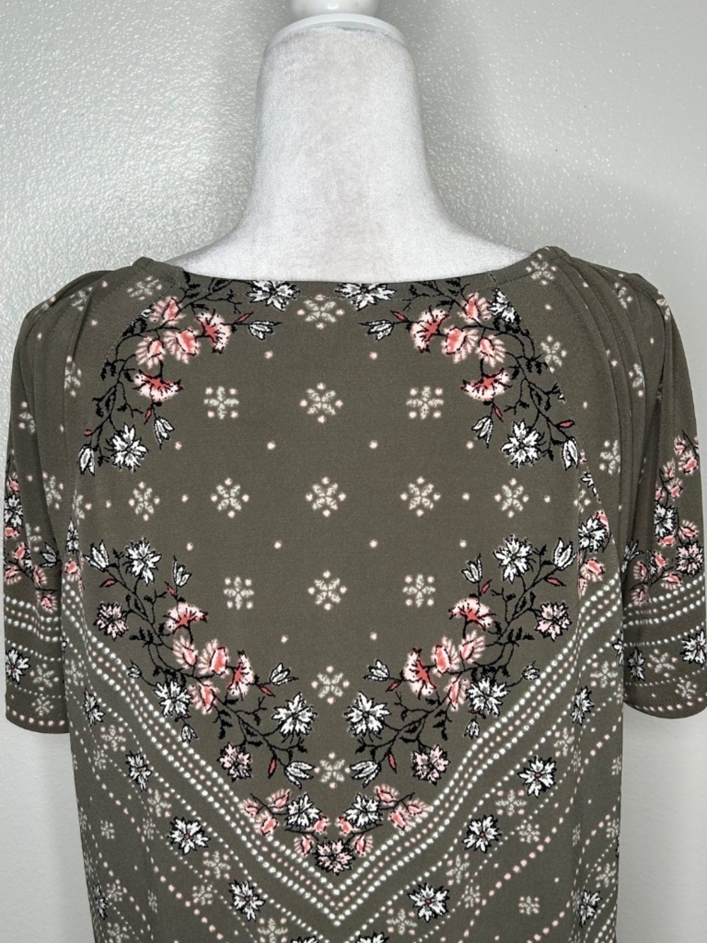 Style & Co Womens Gray Floral Pleated Jersey Top Flutter Sleeve Plus Size 1X EUC - Picture 7 of 10